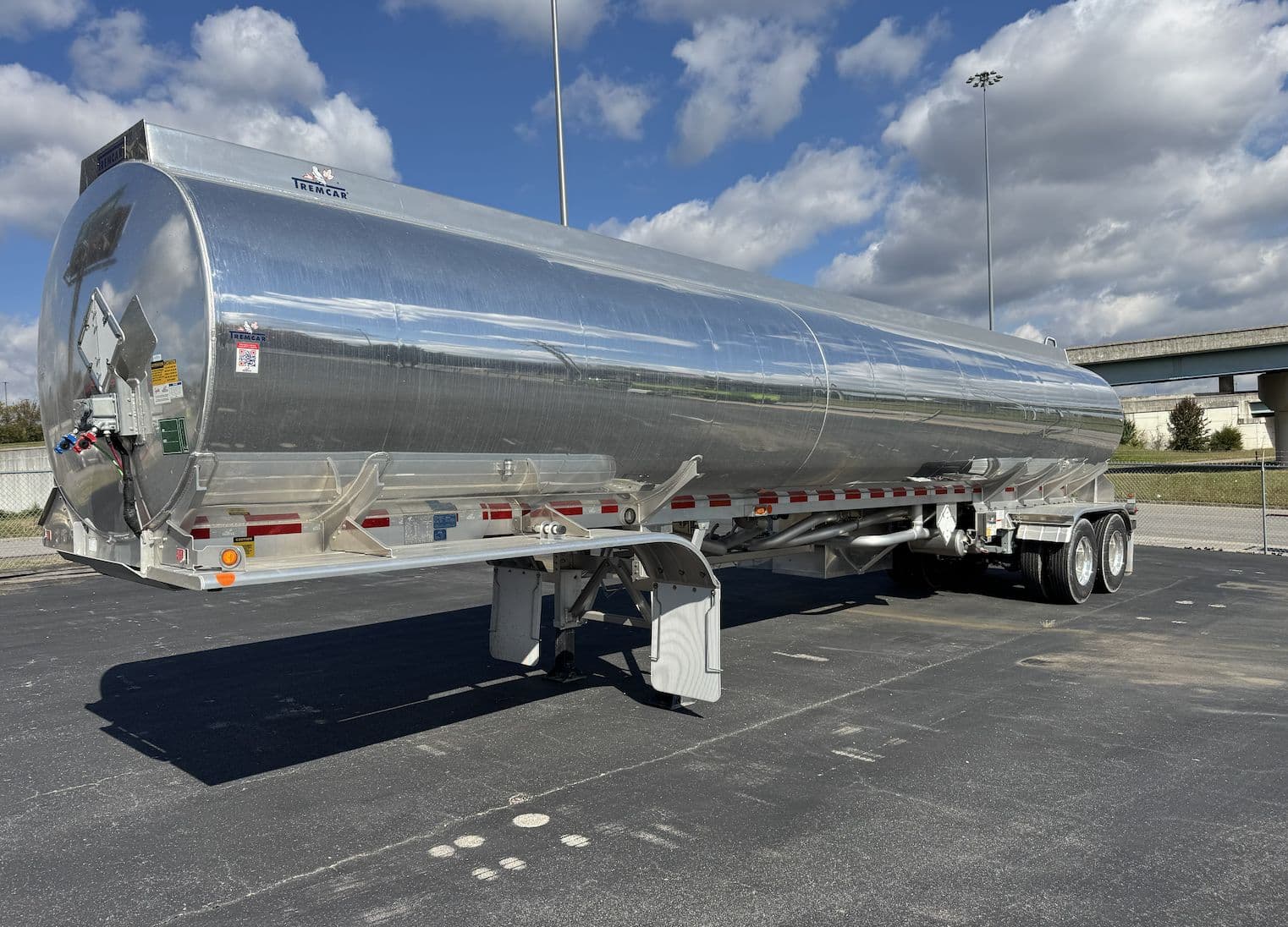 2026 Tremcar 9,200 gal 5-compartment aluminum tanker trailer (Stock 268035)